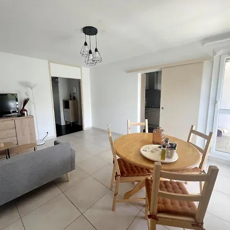 - Bright & Renovated 3-room Apartment