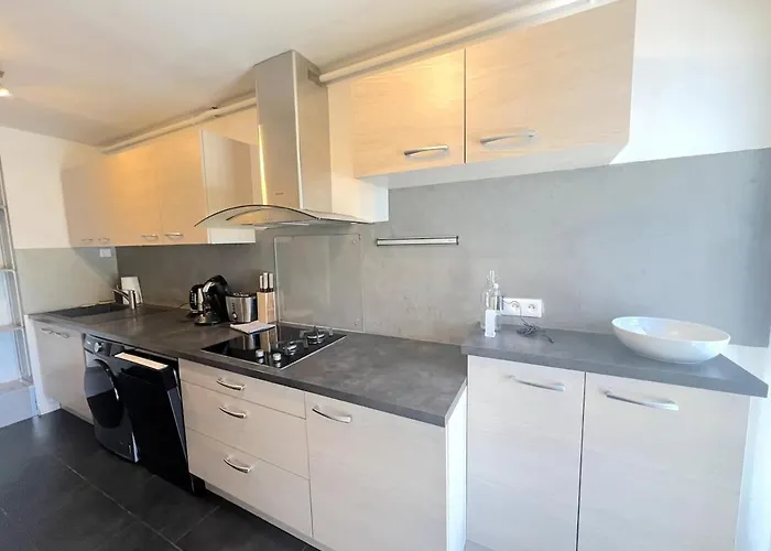 Apartment - Bright & Renovated 3-room *